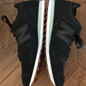 New balance tennis shoes